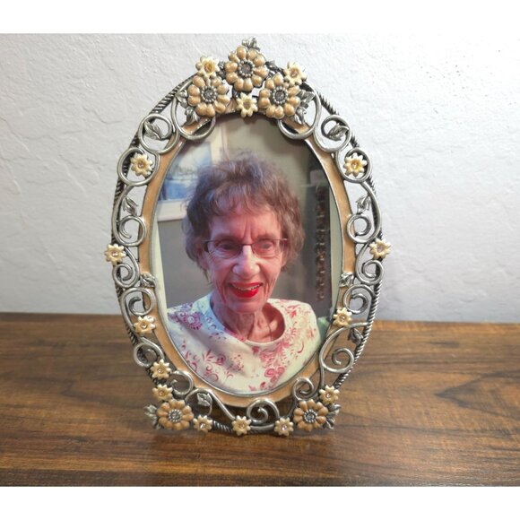 Sunflower Designs Other - Vntg Sunflower Designs Oval Metal & Enamel Frame 5-1/2" x 3-1/2" Floral Accents